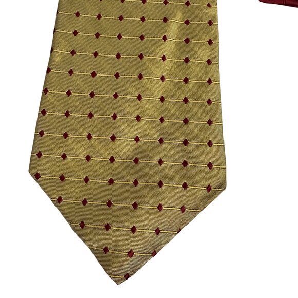 Tommy Hilfiger 100% Silk Gold And Burgundy Diamond Pattern Mens Tie - Picture 3 of 5